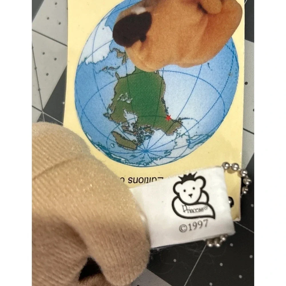 1997 WEEBEANIES COLLECTOR SERIES 1st EDITION keychain Juneau Walrus Plush w/card